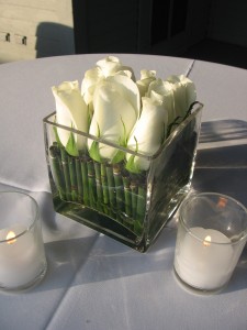 Simple, cool and contemporary cocktail table flowers using horsetail and roses.
